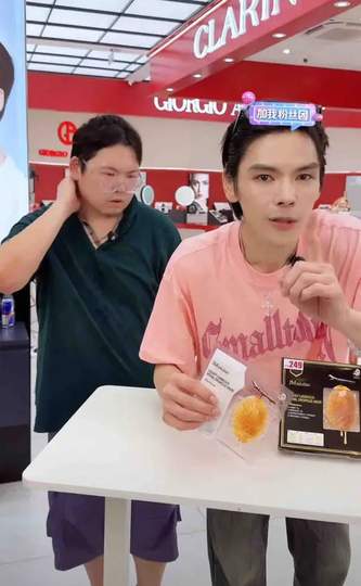 向佐向佑双人合体直播带货，FPS电竞圈枪械攻略新玩法引爆全网