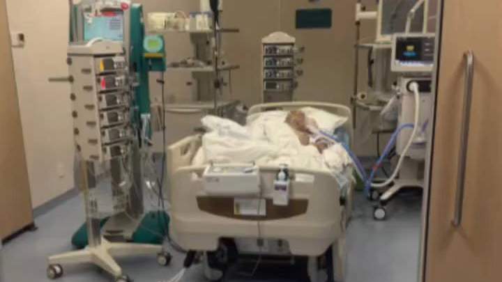 七旬老兵CS2手术意外引热议：电竞圈如何守护高龄选手健康？